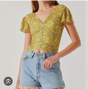 AtSR The LabelFloral V-Neck Smocked Crop Top in Yellow/green Mix Size S